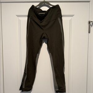 🍋 Lululemon Green Athletic Leggings